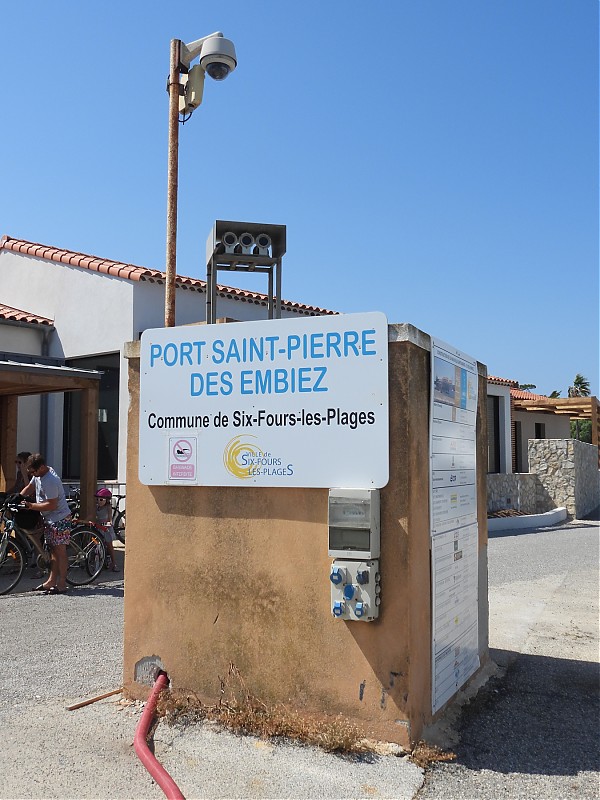 ÎLOT DE LA TOUR FONDUE - Port Saint Pierre des Embiez - Dir light
Keywords: France;Mediterranean sea;Ilot de la Tour Fondue;Toulon