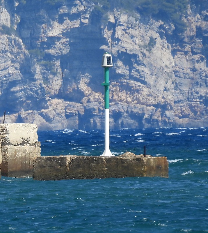 TOULON - Petite Rade - Petite Passe - Pier - Head light
Keywords: Toulon;France;Mediterranean sea
