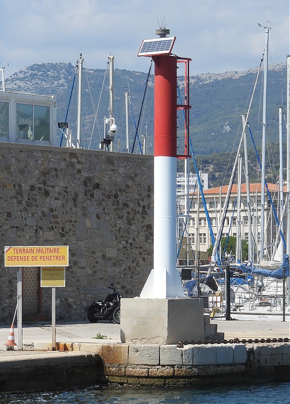 TOULON - Petite Rade - Darse Vielle - W Head light
Keywords: Toulon;France;Mediterranean sea