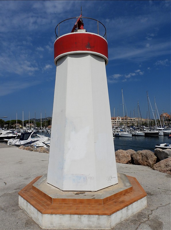 PORT D'HYÈRES - Basin 2 - S Breakwater - Head light
Keywords: France;Mediterranean sea;Cote-d-Azur