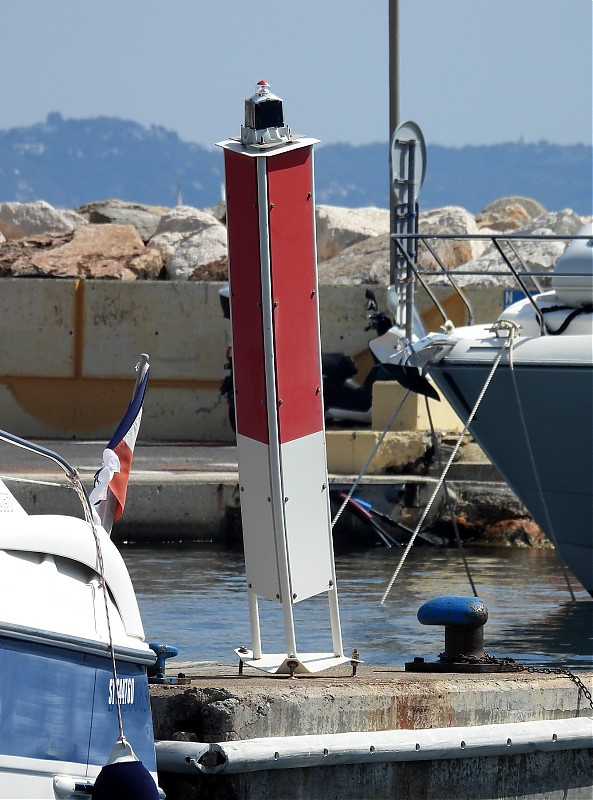 LA LAVANDOU - Contre-jetée du nouveau bassin light
Keywords: France;Mediterranean sea;Cote-d-Azur
