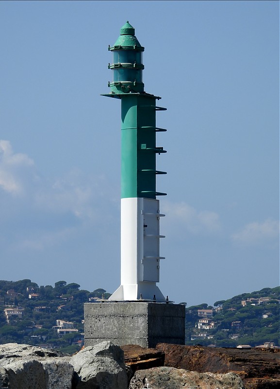 LES ISSAMBRES - S Breakwater - Head light
Keywords: France;Mediterranean sea;Cote-d-Azur