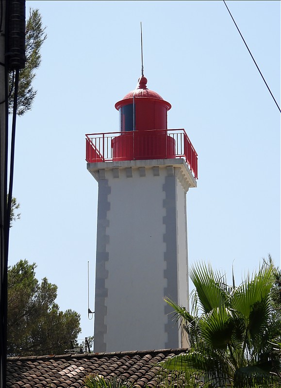 AGAY - Pointe de la Beaumette Lighthouse
Keywords: France;Mediterranean sea;Cote-d-Azur