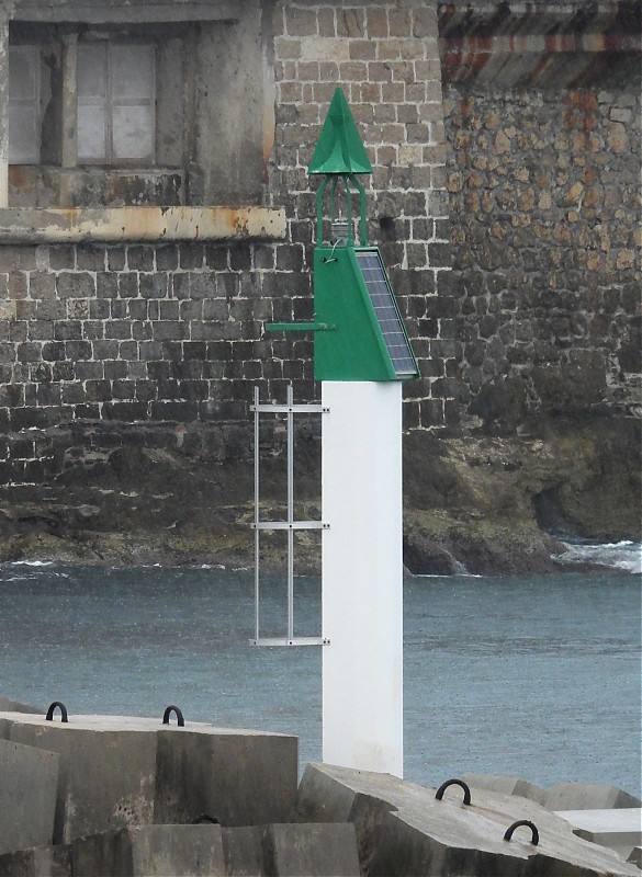 NICE / NIZZA - E Pier - Head light
Keywords: France;Mediterranean sea;Cote-d-Azur;Nice