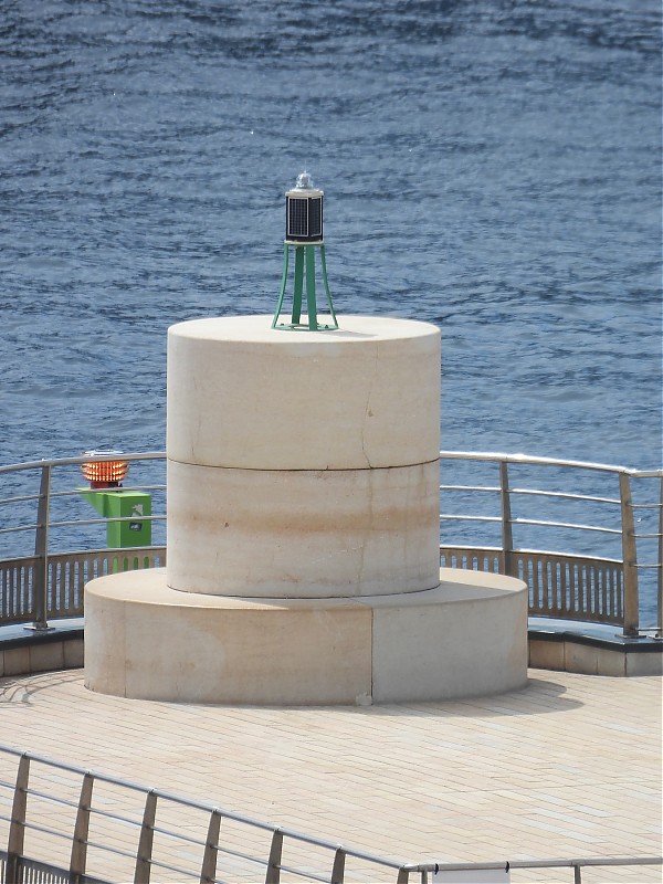 Port de La Condamine / Port Hercule - Contre-jetée - Head light
Keywords: Monaco;Mediterranean sea