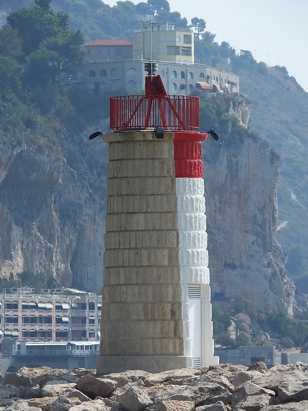 MENTON - Menton-Garavan - S Breakwater Head light
Keywords: France;Mediterranean sea;Menton