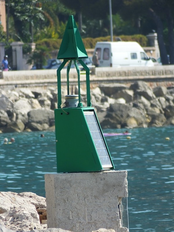 MENTON - Menton-Garavan - N Mole Head light
Keywords: France;Mediterranean sea;Menton