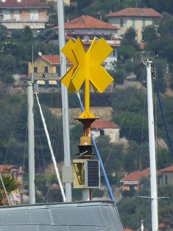 IMPERIA - Porto Maurizio - Hall del Mare - Primario jetty - W Side light
Keywords: Italy;Mediterranean sea;Imperia