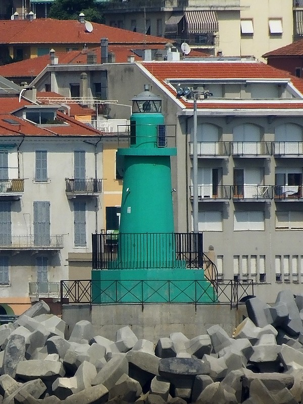 IMPERIA / ONEGLIA - Molo Artiglio II? - Head lighthouse
Keywords: Italy;Mediterranean sea;Oneglia;Liguria
