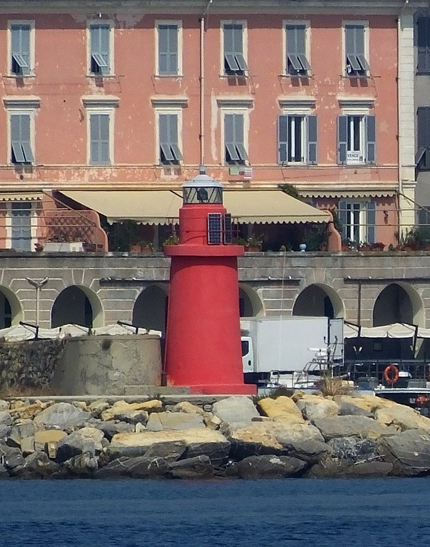 IMPERIA / ONEGLIA - Molo Aicardi - Head lighthouse
Keywords: Italy;Mediterranean sea;Oneglia;Liguria