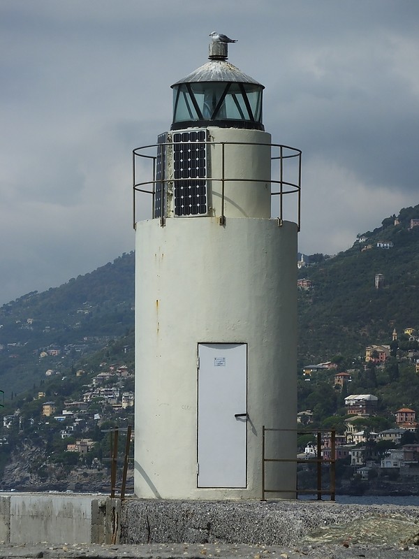 CAMOGLI - Outer Mole - Head lighthouse
Keywords: Liguria;Portofino;Italy;Ligurian sea