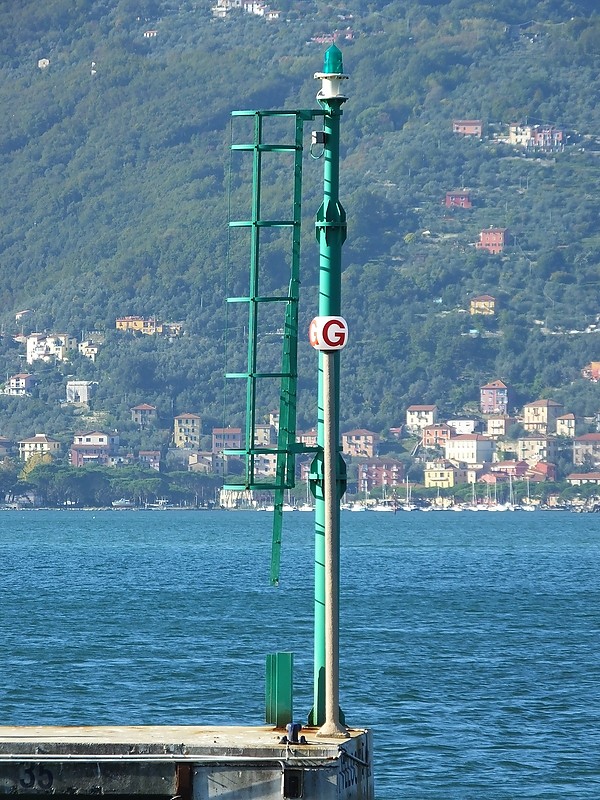 LA SPEZIA - Porto Lotti - S Breakwater - Head light
Keywords: Spezia;Italy;Ligurian sea