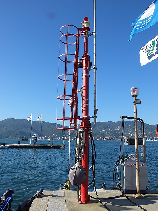 LA SPEZIA - Porto Lotti - N Breakwater - Head light
Keywords: Spezia;Italy;Ligurian sea