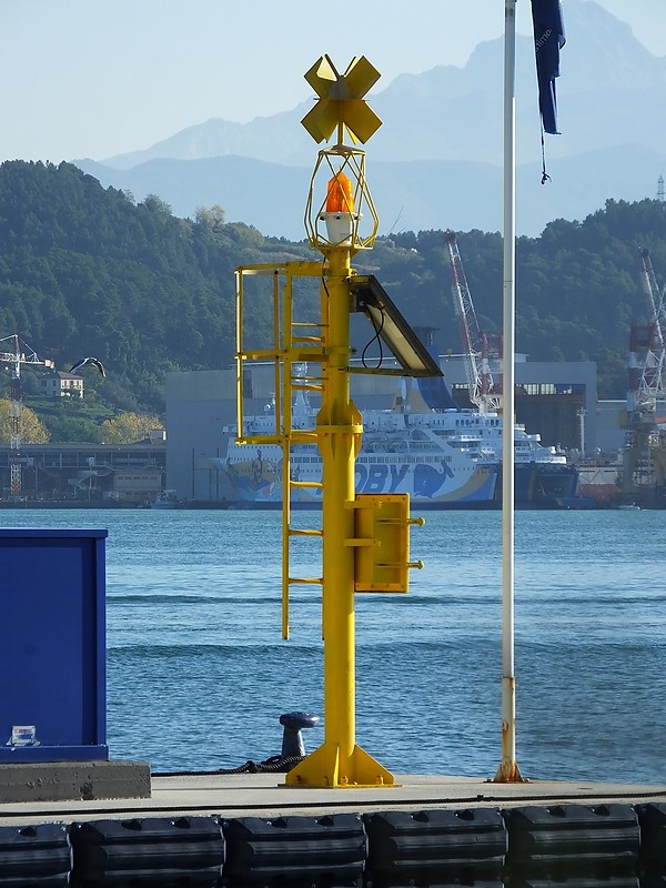 LA SPEZIA - Molo Mirabello - SE Extension Pier Head light
Keywords: Spezia;Italy;Ligurian sea