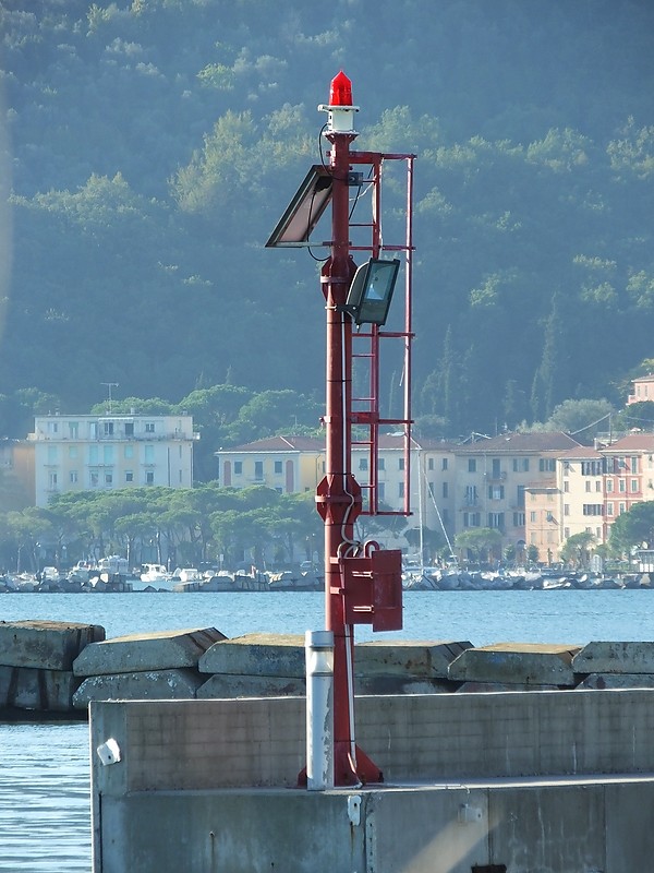 LA SPEZIA - Molo Mirabello - SW Extension Jetty - Head light
Keywords: Spezia;Italy;Ligurian sea