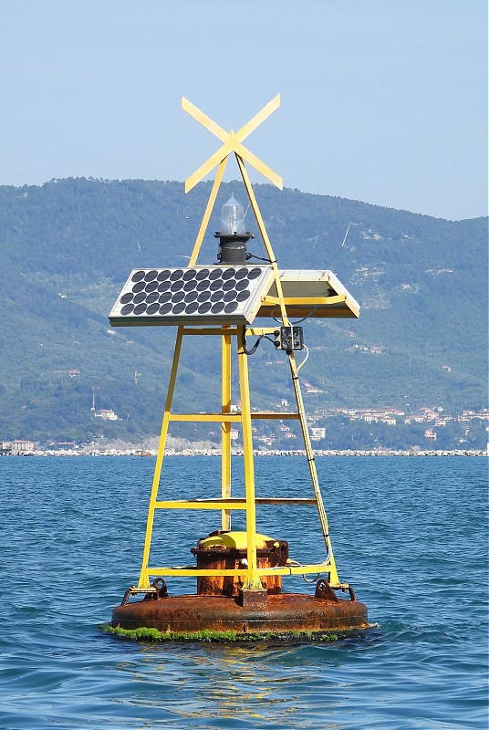 LA SPEZIA - Seno di Panigaglia - buoyant beacon light
Keywords: Spezia;Italy;Ligurian sea;Offshore