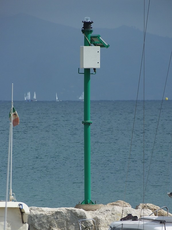GAETA - Darsena San Carlo light
Keywords: Italy;Garta;Tyrrhenian Sea