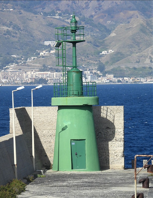 VILLA SAN GIOVANNI - Molo di Ponente - Head light
Keywords: Strait of Messina;Calabria;Villa San Giovanni;Italy
