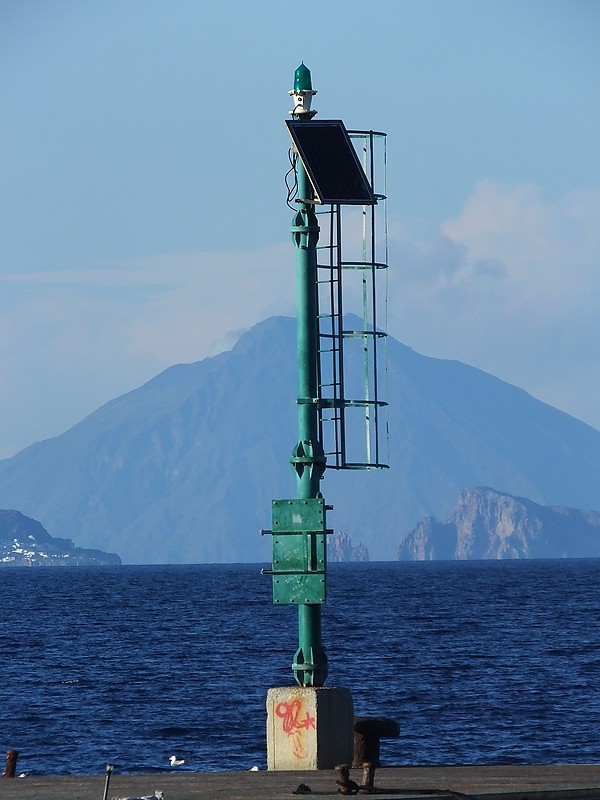 AEOLIAN ISLANDS - Lipari - Canneto - Ferry Berth light
Keywords: Eolian Islands;Lipari;Italy;Tyrrhenian Sea