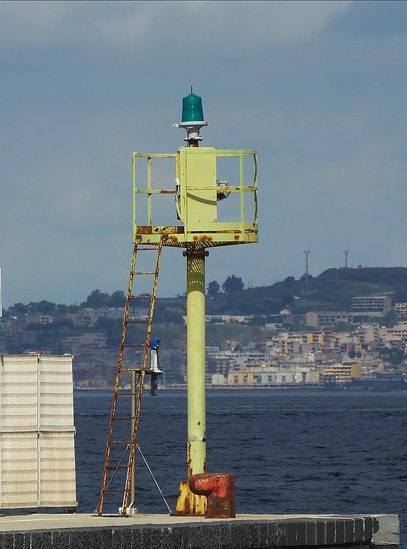 MESSINA - TREMESTIERI - Mole Head light
Keywords: Italy;Messina;Strait of Messina