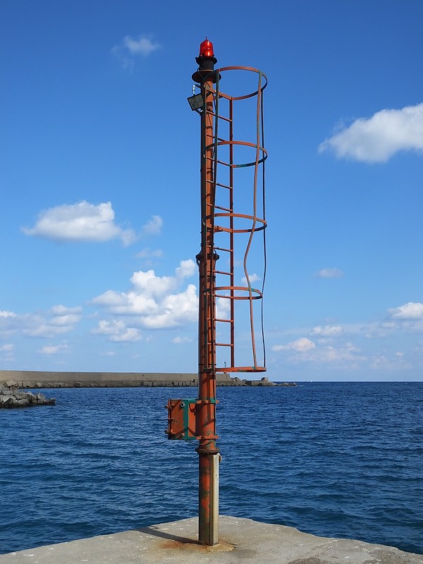 CEFALÙ - T-Jetty - N Side Head light
Keywords: Sicily;Italy;Mediterranean sea;Cefalu