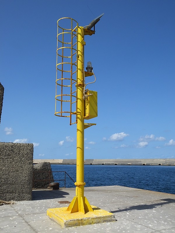 PANTELLERIA - Port - Molo Karol Wojtyla - Head light
Keywords: Italy;Pantelleria;Mediterranean sea