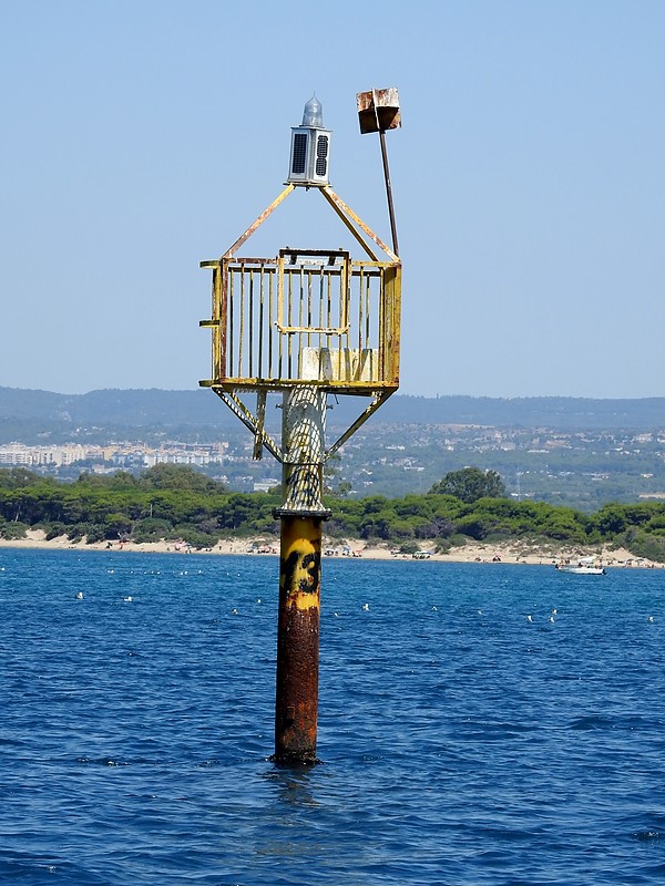 TARANTO - Outer Industrial Harbour - Approach light
Keywords: Apulia;Italy;Mediterranean sea;Taranto