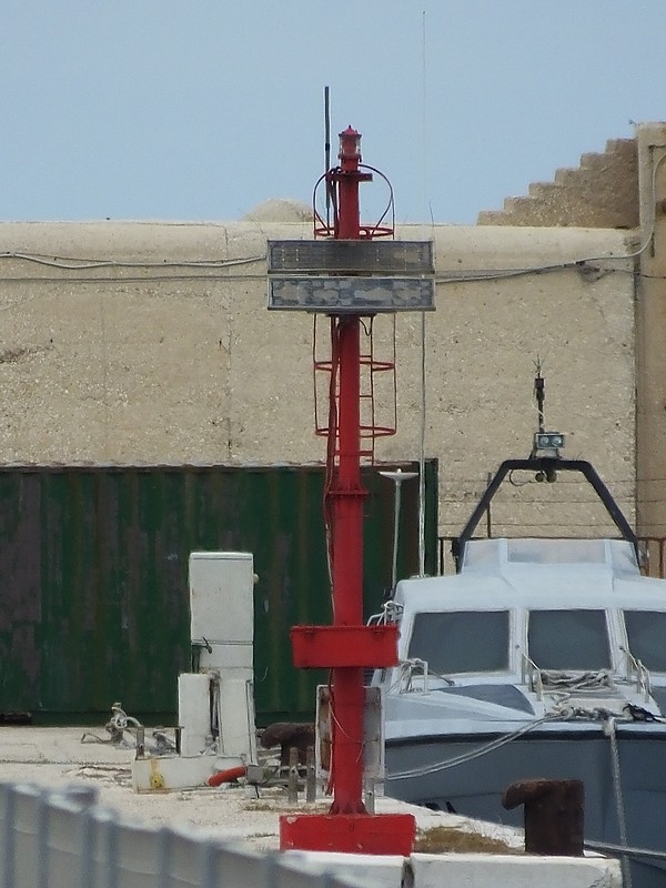 BARI - Darsena di Levante - N Side light
AKA Nuovo Molo Foraneo, groyne on III arm.
Keywords: Bari;Italy;Adriatic sea;Apulia
