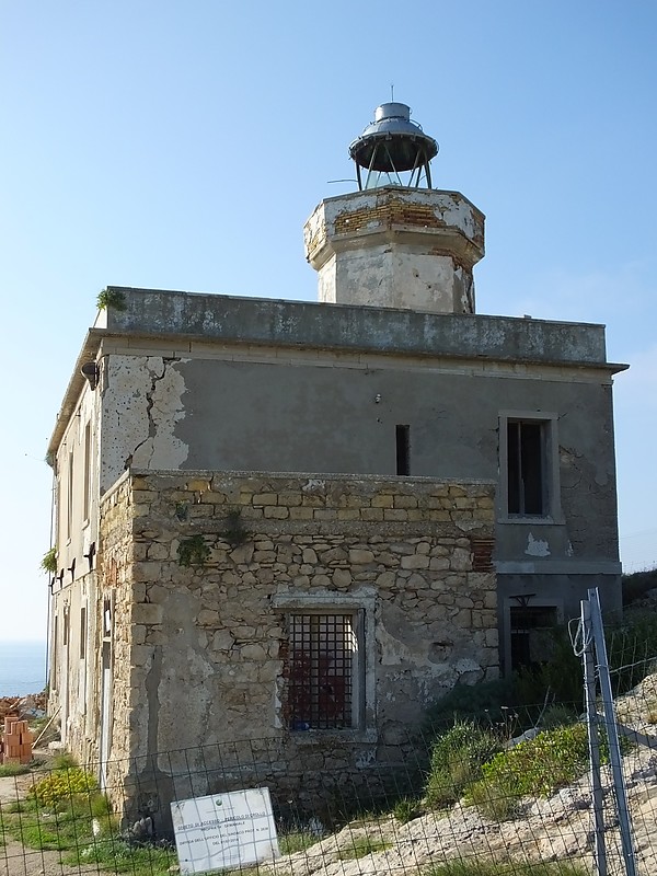 ISOLE TREMITI - Isola San Domino - Punta del Diavolo Lighthouse (Old)
Keywords: Isola San Domino;Tremiti;Italy;Adriatic sea