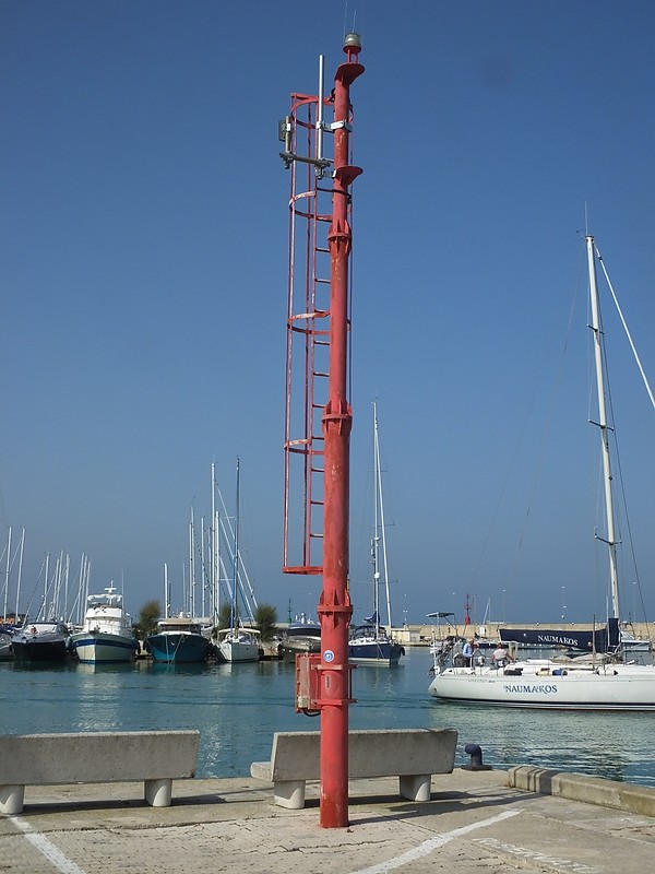 PESCARA - South Inner Mole - Head light
Keywords: Pescara;Italy;Adriatic sea