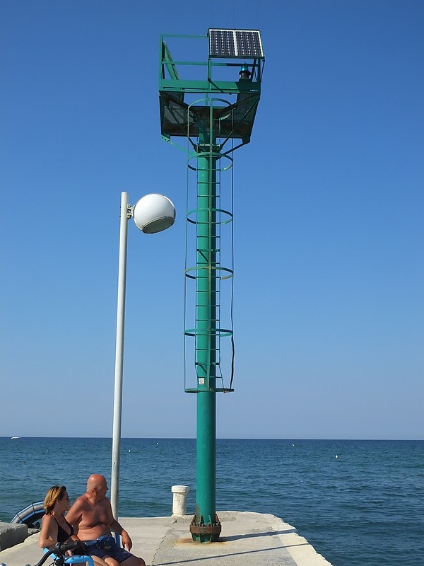 RICCIONE - W Mole - Head light
Keywords: Italy;Adriatic sea;Rimini