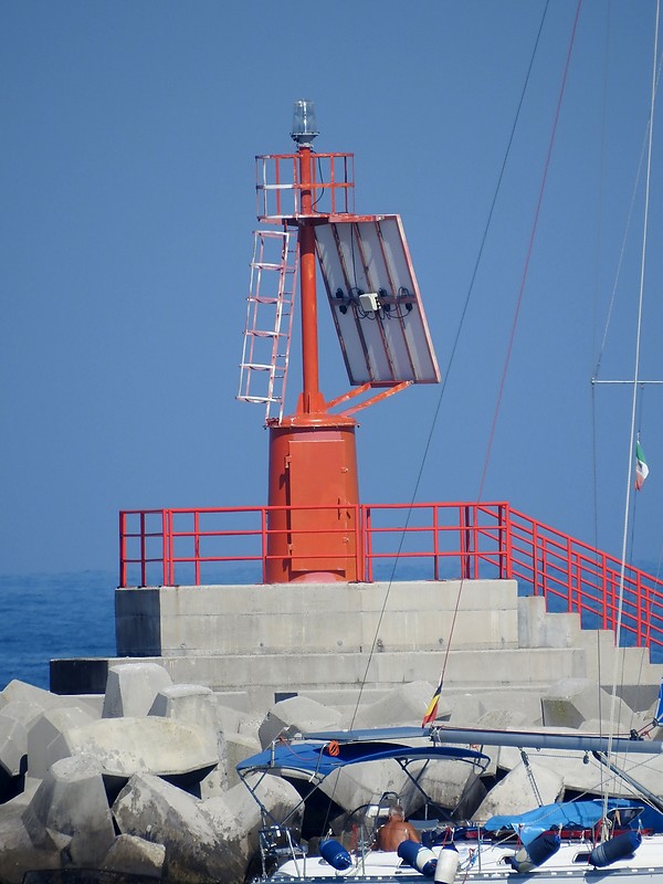 CHIOGGIA - New Detached Breakwater - NE Head light
Keywords: Chioggia;Venice;Italy;Adriatic sea