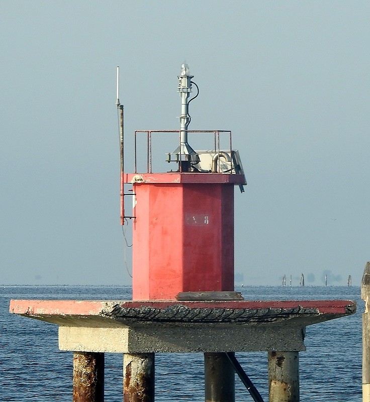 GOLFO DI VENEZIA - Porto di Malamocco - Canale San Leonardo - S Side light
Keywords: Venice;Gulf of Venice;Italy;Adriatic sea;Offshore