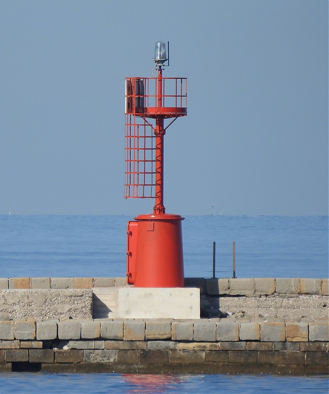 TRIESTE - Porto Franco Nuovo - Diga Luigi Rizzo Centrale - S Head light
Keywords: Trieste;Italy;Adriatic sea