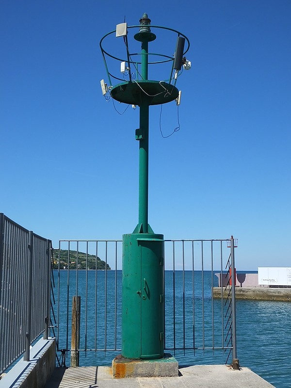 CAPODISTRIA / KOPER - Marina - E Breakwater light
Keywords: Koper;Slovenia;Adriatic sea