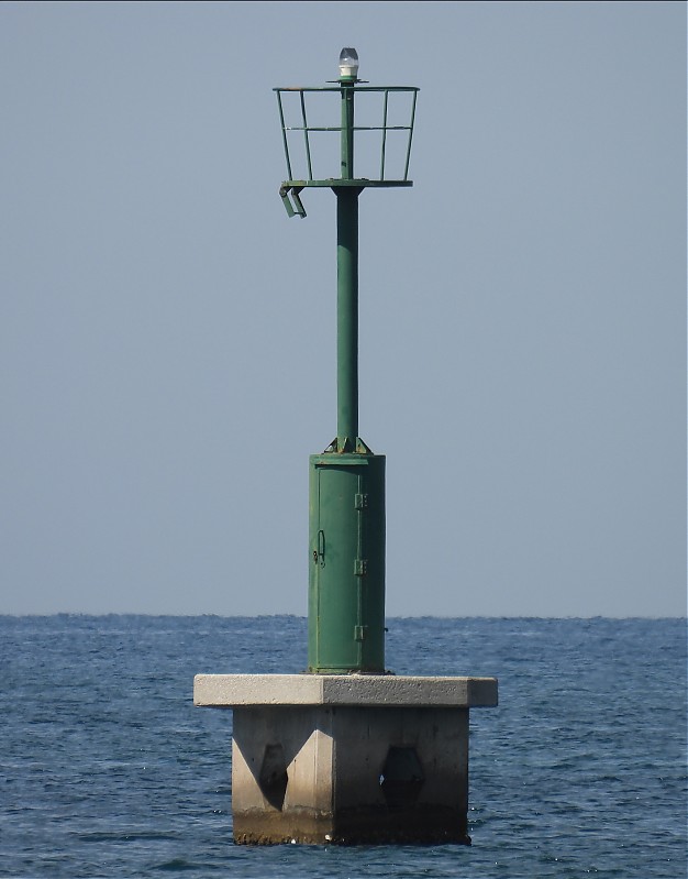 PORTOROŽ/PORTOROSE - Marina - Entrance - S Beacon light
Keywords: Slovenia;Adriatic sea;Portoroz;Offshore