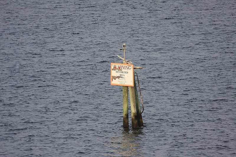 NORTH CAROLINA - Cape Fear River - Sunny Point Terminal Warning light D
Keywords: North Carolina;Cape Fear River;United States;Offshore