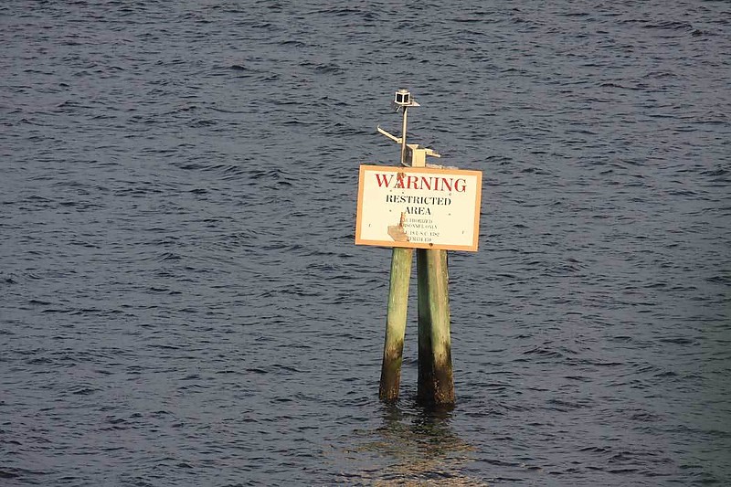 NORTH CAROLINA - Cape Fear River - Sunny Point Terminal Warning light F
Keywords: North Carolina;Cape Fear River;United States;Offshore