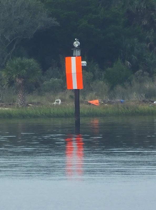 FLORIDA - St. Johns River - Dames Point Cutoff Ldg Lts - Front light
Keywords: Florida;Saint Johns River;United States;Offshore