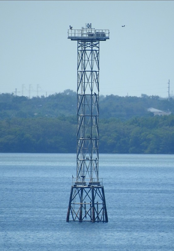 FLORIDA - TAMPA - Cut C Channel - Outbound Ldg Lts 185° - Rear light
Keywords: Florida;Tampa;Offshore;United States