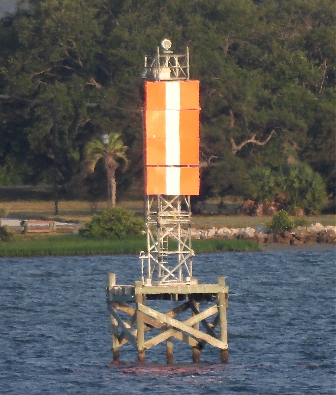 FLORIDA - TAMPA - Big Bend Channel - Alafia River Ldg Lts 258° - Rear light
Keywords: Florida;Tampa;Offshore;United States