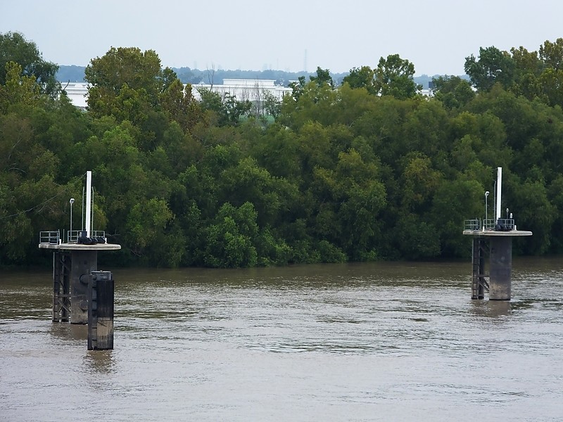 MISSISSIPPI RIVER - Plains Dock lights
Keywords: Louisiana;United States;Mississippi;Offshore