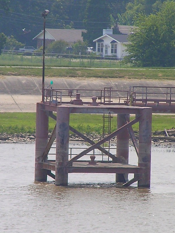 MISSISSIPPI RIVER - Shell Pipeline Corporation Dock light
Keywords: Louisiana;United States;Mississippi