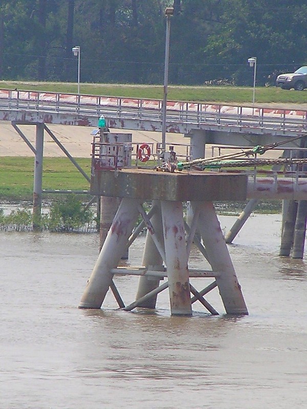 MISSISSIPPI RIVER - Koch Tanker Dock light
Keywords: Louisiana;United States;Mississippi