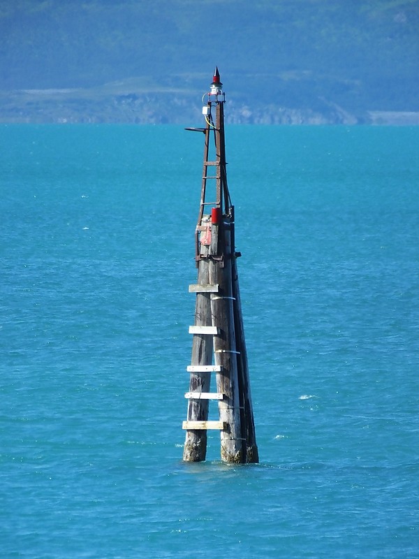 LAKSEFJORD - Lebesby - Approach - NW Side light
Keywords: Laksefjord;Lebesby;Norway;Offshore