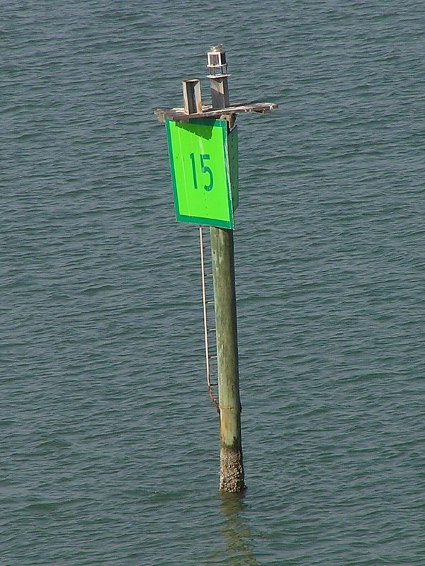 TEXAS - Corpus Christi Channel - La Quinta Channel - Entrance - No 15 light
Keywords: Texas;Corpus Christi;Gulf of Mexico;Corpus Christi Channel;Offshore;United States;La Quinta Channel