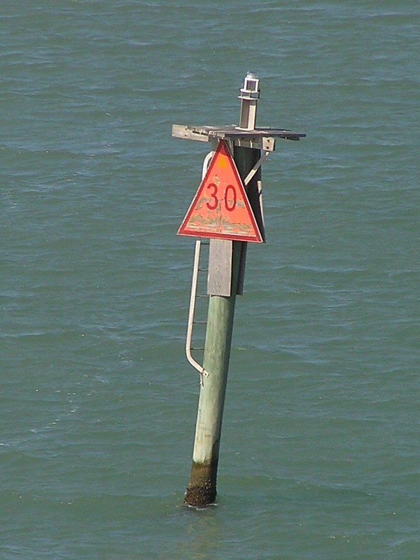 TEXAS - BROWNSVILLE - Laguna Madre Channel - No 30 light
Keywords: Texas;Brownsville;Laguna Madre;United States;Offshore