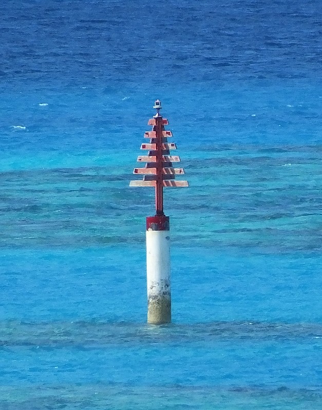 HOGFISH CUT light
Keywords: Bermuda;Atlantic Ocean;Hamilton Island;Offshore