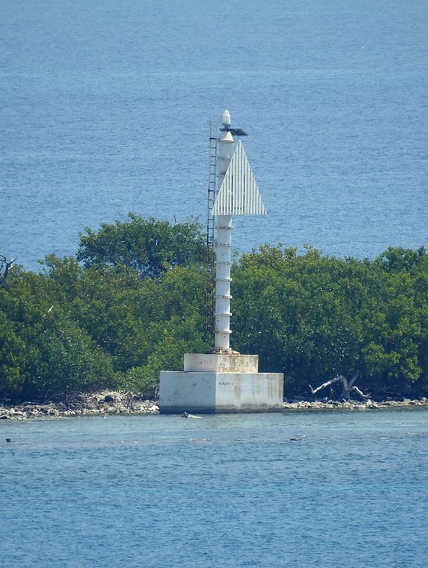 JAMAICA - Portland Bight - Main Channel Ldg Lts Front - S of Pigeon Island light
Keywords: Jamaica;Portland Bight;Port Esquivel;Caribbean sea