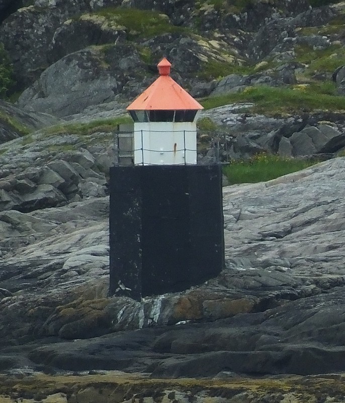 STORØY - SE side - Søre Lyngvær lighthouse
Keywords: Lofoten;Vestfjord;Norway;Norwegian sea